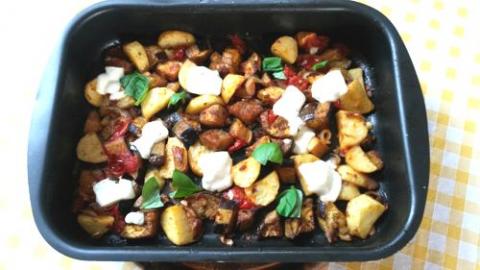 Aardappelschotel met aubergine en feta recept | Smulweb.nl (onderdeel