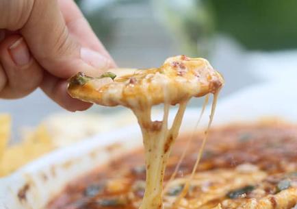 Klassieke Queso Fundido Met Poblano, Chorizo En Tequila Klassieke Queso Fundido Met Poblano, Chorizo En Tequila